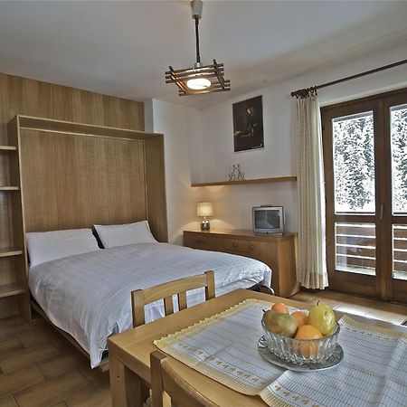 Residence Raffaella Santa Caterina Valfurva Pokoj fotografie