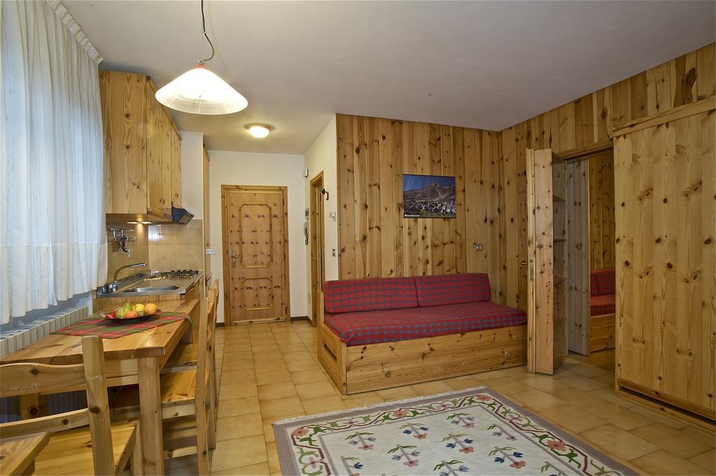 Residence Raffaella Santa Caterina Valfurva Pokoj fotografie