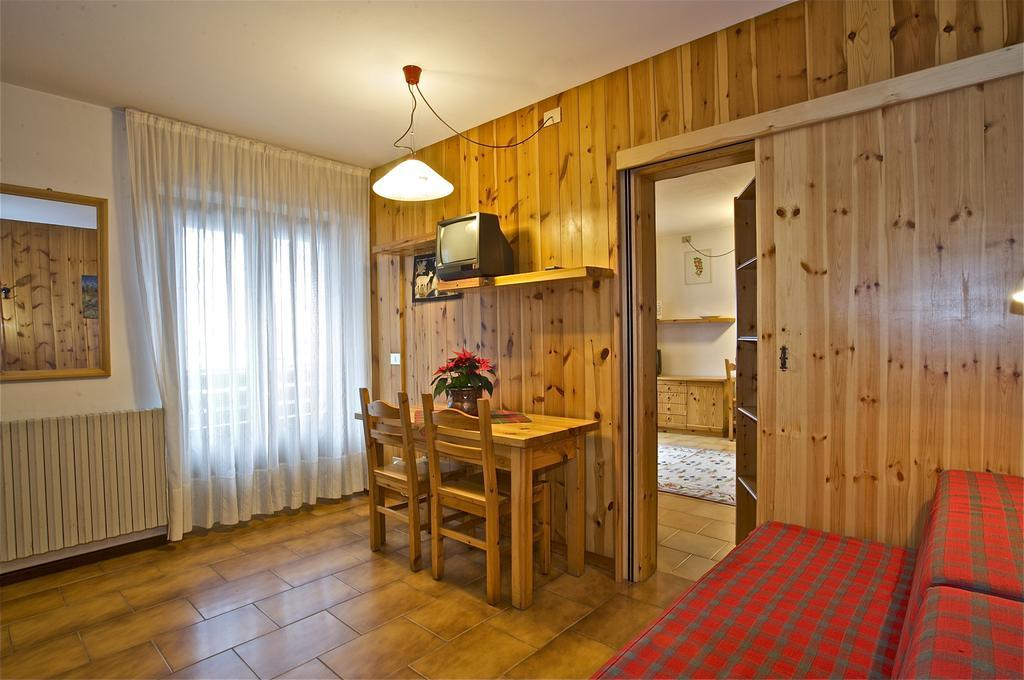 Residence Raffaella Santa Caterina Valfurva Pokoj fotografie